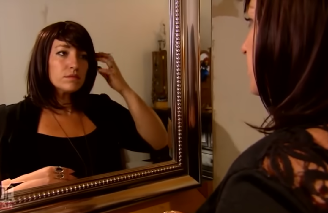 Alon Abare looking in the mirror fixing her hair,�Photo Credit: Inside Edition/Youtube
