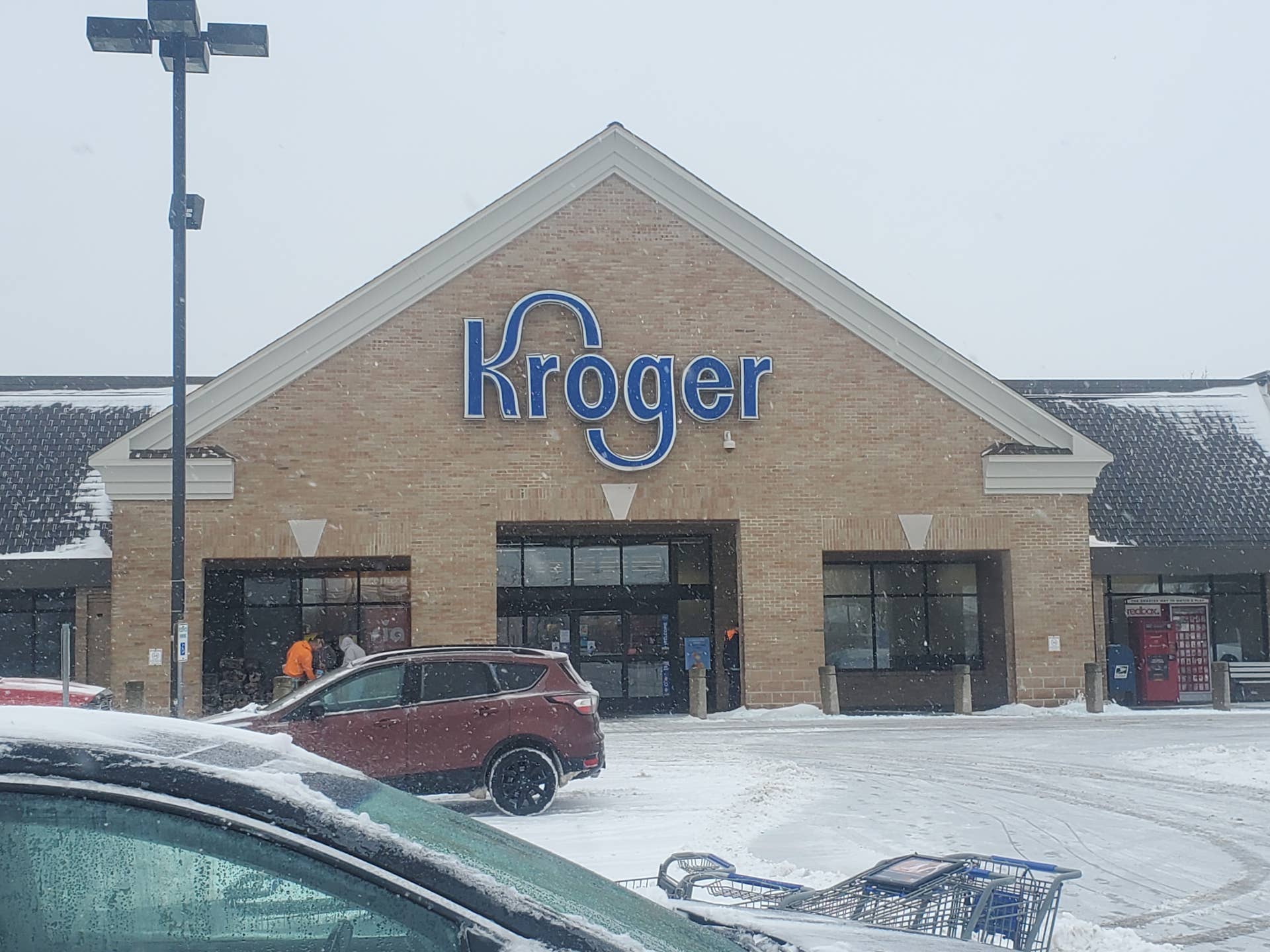 Kroger supermarket building under snowy conditions, Photo Credit: Wikimedia