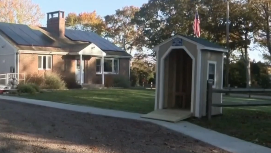 High School Students’ Heartwarming Project Gives Wheelchair-Using Boy a Safe Place to Wait