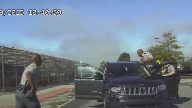 Police Chase Starts With Officers On Car (Video) Promo Image