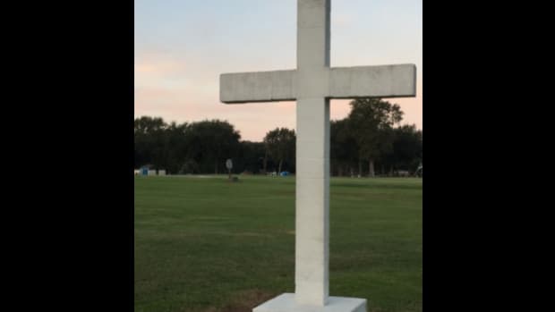 photo of the cross in Port Neches, Texas