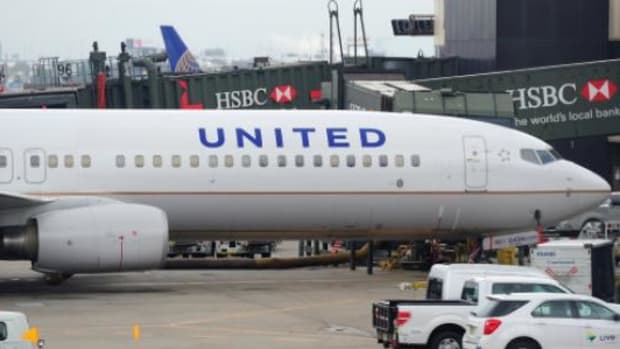 'Never Fly United Again': Twitter Users Boycott United Airlines After Seeing This Picture (Photo) Promo Image