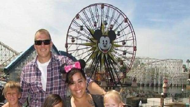 Mom Gets Kicked Out Of Disneyland For 'Inappropriate' Outfit (Photo) Promo Image