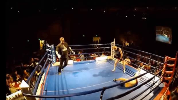62-year-old Wayne delivers a spinning backfist to his MMA opponent 
