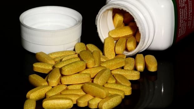 Former FDA Commissioners Warn About Dietary Supplements Promo Image