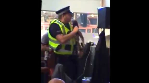 Cop Breaks Up Fight Then Sings I Will Survive (Video) Promo Image