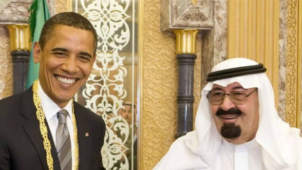 Trump Accused Of Hypocritically Bowing To Saudi King (Video) Promo Image