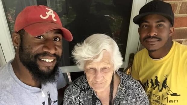 Photo Of Men Helping Elderly Woman Mow Lawn Goes Viral Promo Image