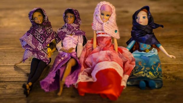 Moms Create Muslim Hijabs For Barbie Dolls (Video) Promo Image