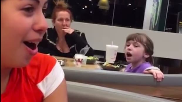  Girl Shocks Restaurant Patrons With Awesome Voice (Video) Promo Image