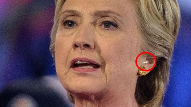 WikiLeaks Email Fuels Clinton 'Earpiece' Theory (Photos) Promo Image