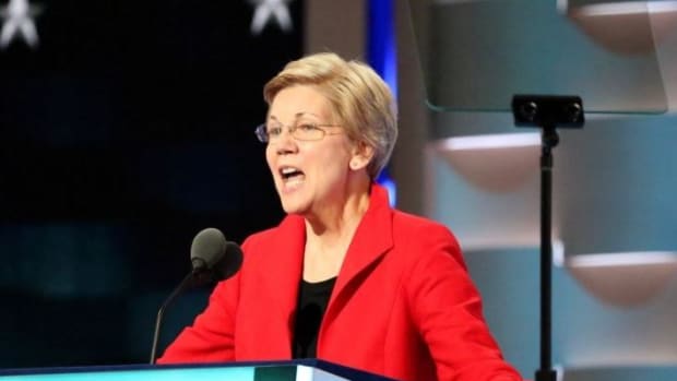 Warren Criticizes Obama, Democrats For Economic Record Promo Image