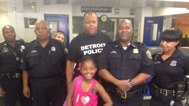 9-Year-Old Girl Buys Officers Lunch With Birthday Money Promo Image