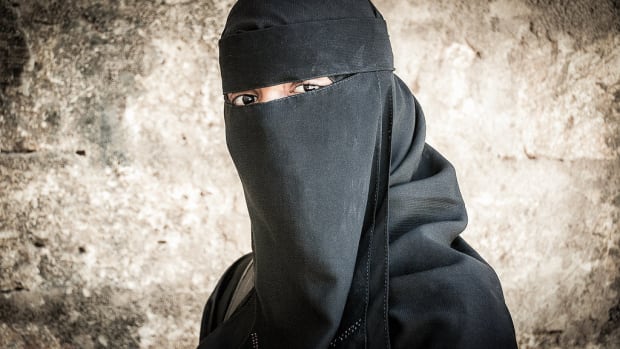 Merkel Supports Veil Ban 'Wherever Legally Possible' Promo Image