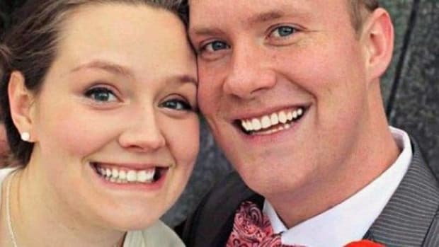 Couple Shocked By What They Found In Wedding Picture (Photo)  Promo Image