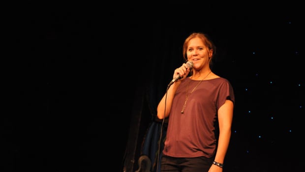 200 Attendees Walk Out Of Amy Schumer Show (Video) Promo Image