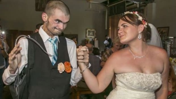 Couple's Wedding Photo Goes Viral For Devastating Reason (Photo) Promo Image