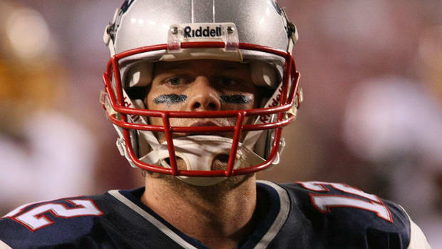 Tom Brady's Kiss With Dad Upsets Some (Photo) Promo Image