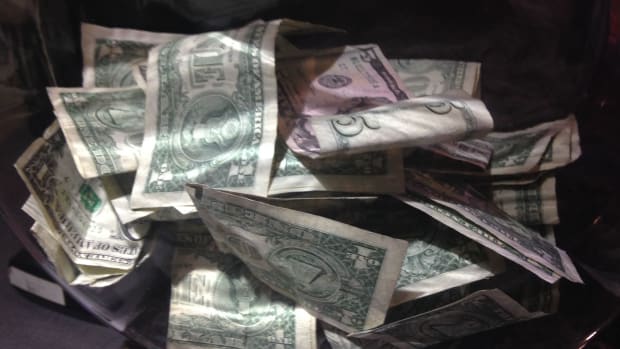 Waitress Gets $3K Tip With Three Conditions (Photo) Promo Image