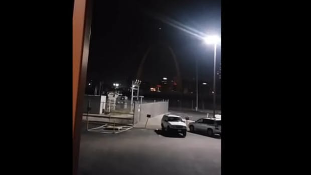 Possible UFO Spotted Above Gateway Arch (Video) Promo Image