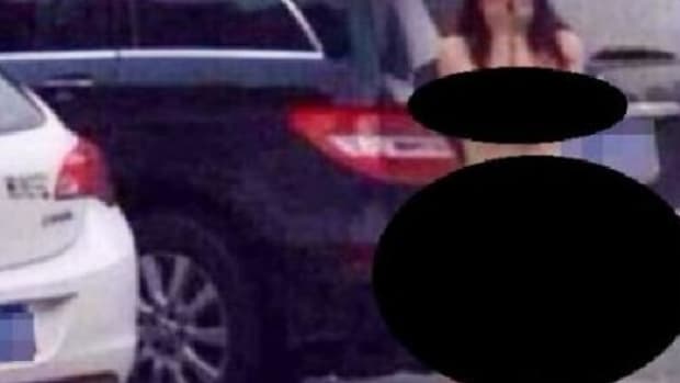 Passersby See Naked Woman Crying Next To Her Car, Quickly Figure Out Why Promo Image