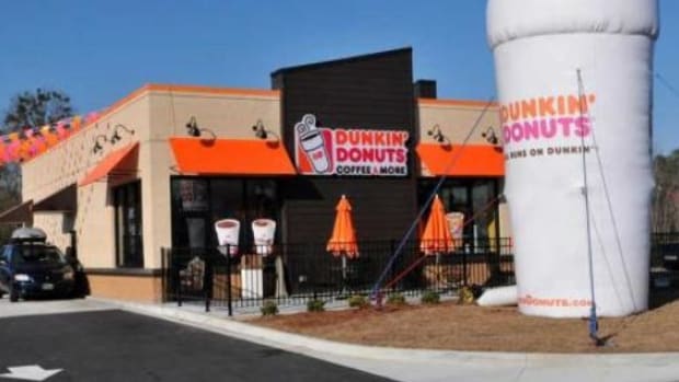 Dunkin' Donuts Employee Makes Unexpected Discovery About Drive-Thru Customers, Calls 911 Promo Image