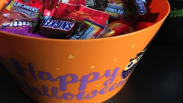 Girl Finds Needle In Her Halloween Candy Promo Image