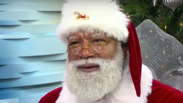 Mall Of America's Black Santa Draws Racist Comments (Video) Promo Image