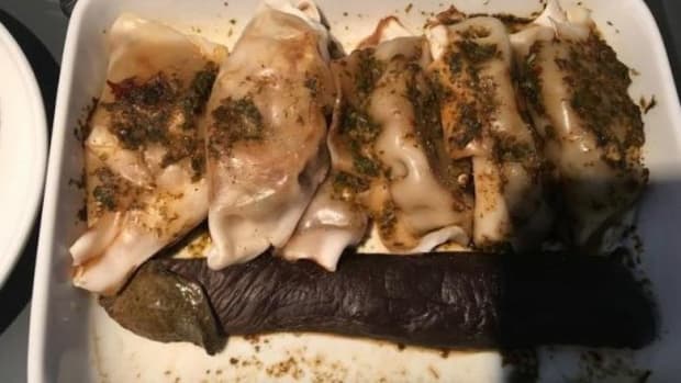 Airplane Passengers Shocked To Discover What This Meal Is Supposed To Be Promo Image