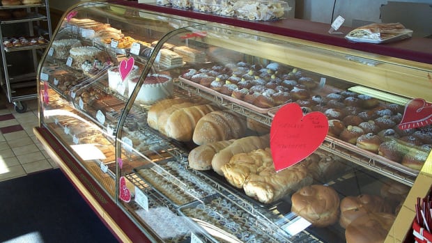 Bakery That Refused To Bake For Lesbian Wedding Closes Promo Image