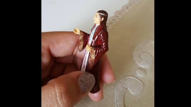 Woman Accidentally Prays To 'Lord Of The Rings' Elf Promo Image