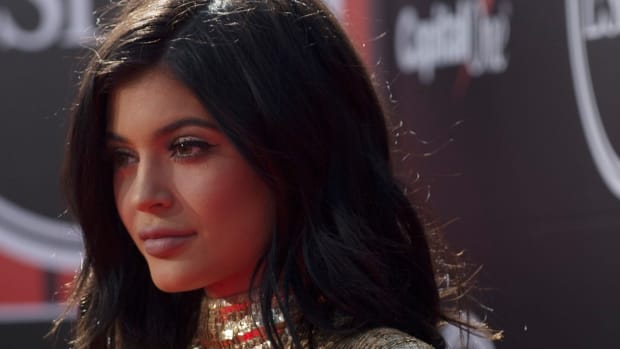 Kylie Jenner Breaks No-Selfie Rule At Met Gala (Photos) Promo Image