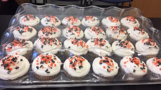 Image Of Cupcakes Baked By School Bus Driver Goes Viral Promo Image