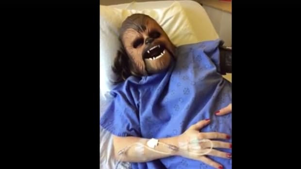 Mom Wears Chewbacca Mask While In Labor (Video) Promo Image