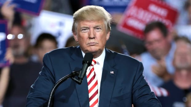Top Lawyers Pass On Trump: 'Won't Pay ... Won't Listen' Promo Image