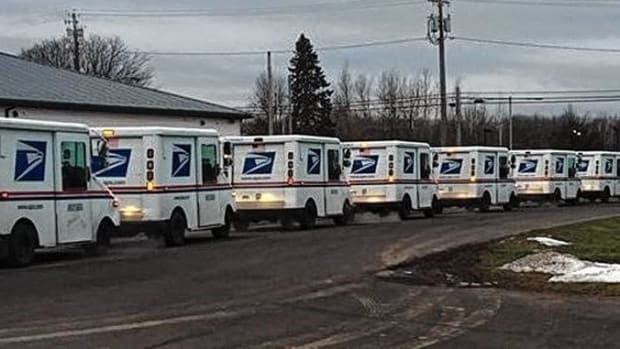 Mail Truck Parade Visits Cancer-Stricken Teen (Photos) Promo Image
