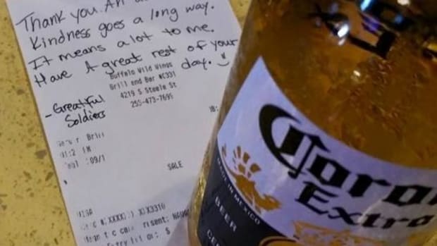 Woman Leaves Unexpected Note After Bartender Rejects Her Order (Photos) Promo Image