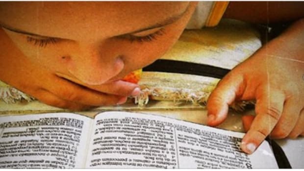 Kentucky Legislature Approves Use Of Bible For School Lessons Promo Image