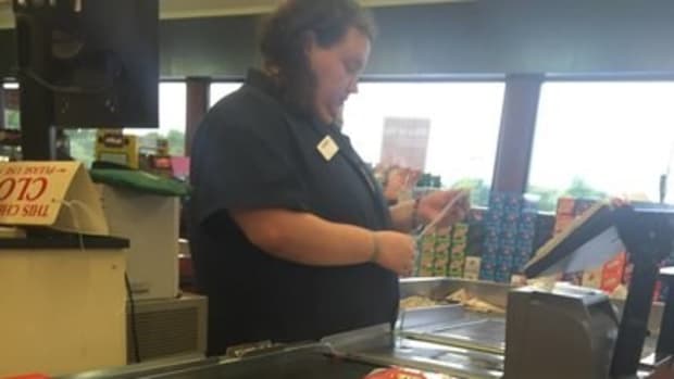 Cashier Helps Pay For Elderly Woman's Groceries (Photo) Promo Image