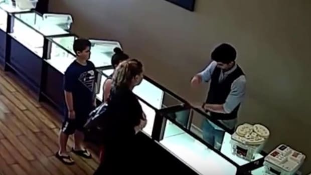 Jeweler Returns Necklace To Mother, Gives Money (Video) Promo Image