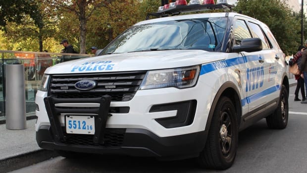 NYPD Cops Turn Their Backs To de Blasio Again Promo Image
