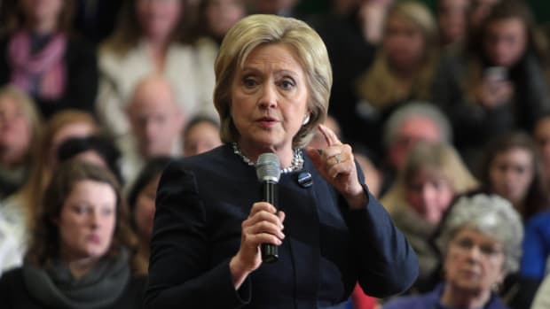 Shepard Smith Defends Hillary Clinton Over Uranium Deal Promo Image