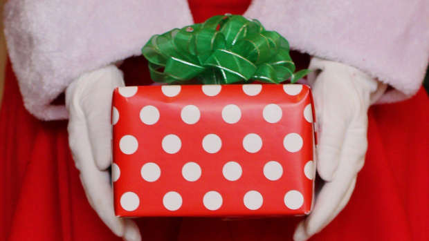 Indiana Police Officers Save Christmas For Three Kids (Photos) Promo Image