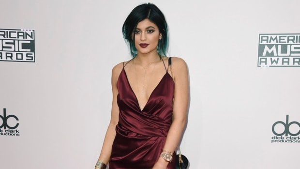 A Pregnant Kylie Jenner Posts Old Nude Photos Online (Photos) Promo Image