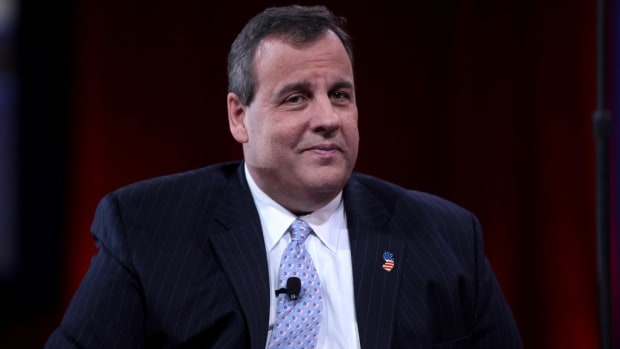 Chris Christie Relaxes On Beach He Closed To Public (Photos) Promo Image
