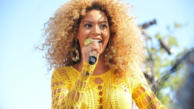 Beyonce Spotted Shopping At Target (Photos) Promo Image