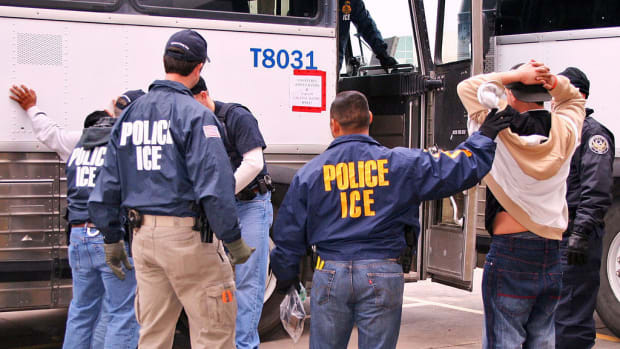 Conservative Report: Illegal Immigration Costs US $750B Promo Image