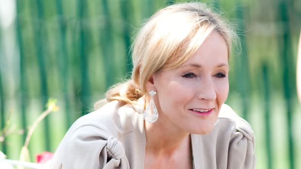 J. K. Rowling Apologizes For Incorrect Tweet (Video) Promo Image
