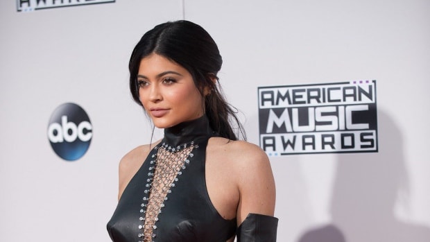 Kylie Jenner Covers Up Baby Bump (Photos) Promo Image