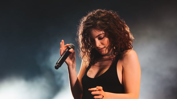 Roseanne Barr Blasts Lorde For Nixing Israel Concert Promo Image